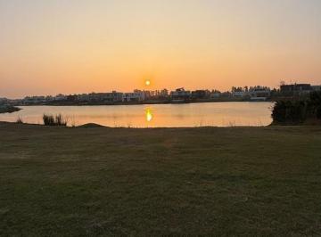 Terreno · 680m² · Lote Al Agua
