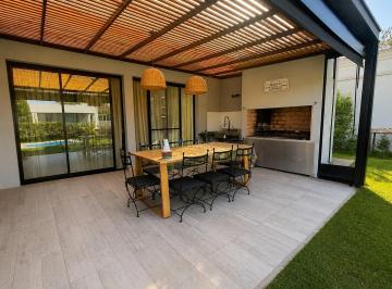 Casa · 125m² · 4 Ambientes · 2 Cocheras · Casa Chalet en Venta en San Ramón, Pilar del Este, Pilar