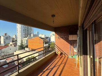 Departamento · 72m² · 3 Ambientes · Venta de 3 Ambientes Luminoso con Balcón Corrido Al Frente Av Independencia Cerca de La Uade