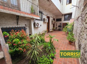 PH · 187m² · 5 Ambientes · 1 Cochera · Venta - 5 Amb PH C/patio y Cochera/local - Campichuelo 300