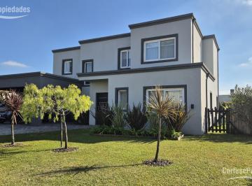 Casa · 187m² · 4 Ambientes · 4 Cocheras · Casa - Villanueva Lote Interno