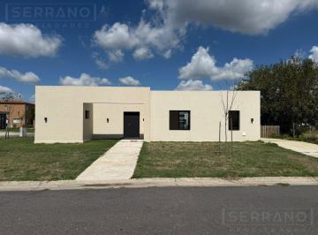 Casa · 120m² · 4 Ambientes · 1 Cochera · Venta Casa 4 Amb. en San Sebastian Pilar - Vista Al Hipico