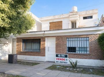Casa · 81m² · 6 Ambientes · Casa en Santa Isabel I