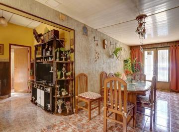 Casa · 135m² · 4 Ambientes · 2 Cocheras · Casa Lote Propio 4 Amb. - Venta / Pompeya Norte