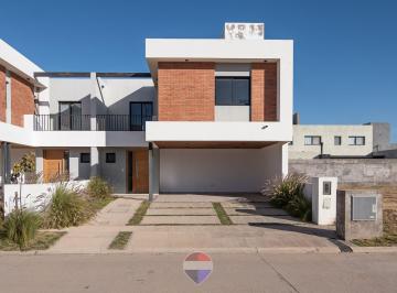 Casa · 145m² · 6 Ambientes · 2 Cocheras · Venta Duplex en San Ignacio Village Manantiales