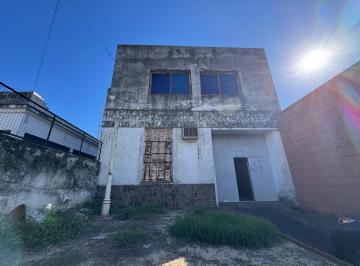Bodega-Galpón · 432m² · 5 Ambientes · Galpón + Casa en Alquiler a 2 Cuadras del Portal Shopping