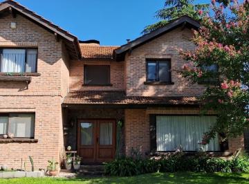 Casa · 227m² · 4 Ambientes · Venta Casa Cuatro Ambientes en Muñiz - en Barrio Cerrado