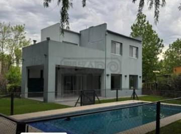 Casa · 170m² · 5 Ambientes · 1 Cochera · Casa en Venta en San Isidro Labrador, Villanueva, Tigre
