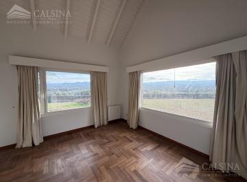 Casa · 400m² · 3 Dormitorios · 2 Cocheras · Casa en Alquiler en Mendiolaza Golf