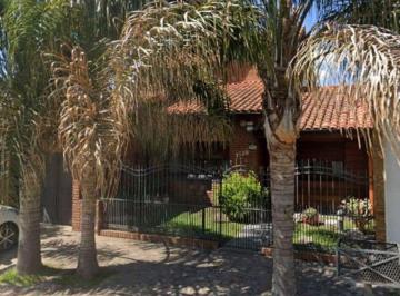 Casa de 5 ambientes, Quilmes · Excelente Oportunidad de Chalet Sobre Quilmes Sur
