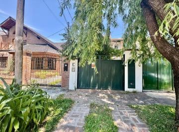 Casa · 145m² · 4 Ambientes · Venta de Triplex en Bella Vista con Jardín Apta Crédito
