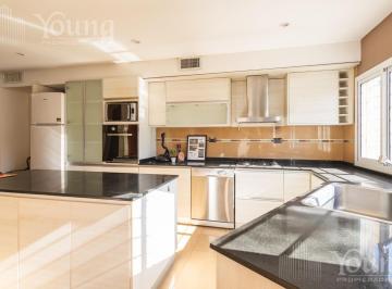 PH · 177m² · 4 Ambientes · 2 Cocheras · Triplex en Venta y Alquiler con Pileta, Quincho y Cochera Doble en Barrio Cooperarios