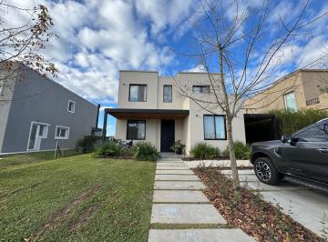Casa · 223m² · 6 Ambientes · 1 Cochera · Casa en Venta en Puertos, Escobar, G. B. a. Zona Norte