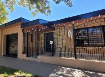 Casa de 4 ambientes, Quilmes · Impecable Chalet a Nuevo