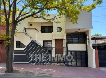 Casa de 8 ambientes, San José · Casa con 4 Habitaciones de 190 m² en Venta en San José