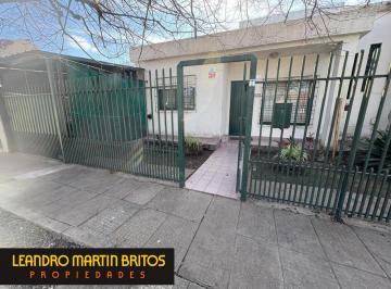 Casa · 155m² · 4 Ambientes · 2 Cocheras · Casa en Venta en Castelar