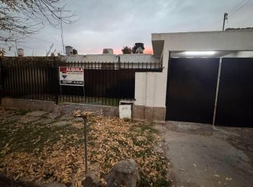 Casa · 105m² · 6 Ambientes · 1 Cochera · Remax Alquila Casa Barrio San Pedro San Martin