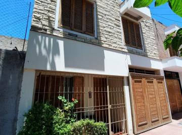 Casa de 7 ambientes, Ciudad de Mendoza · Casa Em Alquiler Cuarta Sección - Vivienda/oficinas - 3 Dorm. - 3 Baños