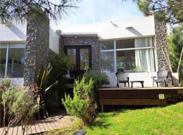 Casa de 5 ambientes, Costa Esmeralda · Cod 1018 – Casa Barrio Deportivo con Pileta / Lote 323 (30)