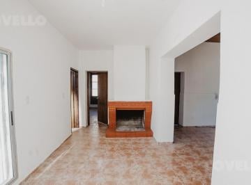 Casa · 238m² · 4 Ambientes · 2 Cocheras · Casa en Venta Carmelo, Zona Puerto.