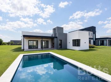 Casa · 132m² · 4 Ambientes · 3 Cocheras · Casa - Los Juncos