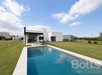 Casa · 144m² · 4 Ambientes · 3 Cocheras · Casa - Los Juncos