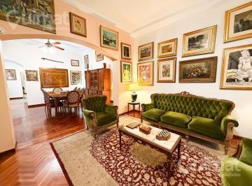 Casa · 220m² · 5 Ambientes · 1 Cochera · Casa 5 Amb con Patio y Terraza - 220 m² - Excelente Estado