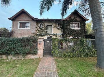 Casa · 160m² · 4 Ambientes · 1 Cochera · Casa en Venta 5 Ambientes Barrio Las Nazarenas, Villa Rosa