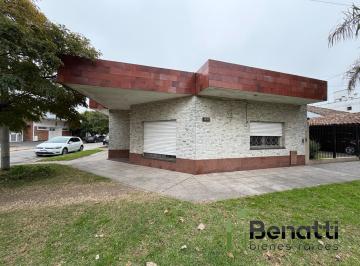 Casa · 110m² · 3 Ambientes · 1 Cochera · Casa 3 Amb en Alquiler en Planta Baja con Patio y Cochera