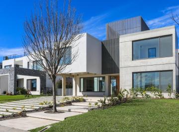 Casa · 337m² · 9 Ambientes · 2 Cocheras · Casa en Venta en Barrio Virazón a Estrenar