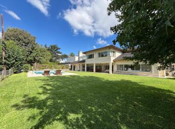 Casa · 450m² · 7 Ambientes · Venta de Excelente Casa - 7 Ambientes - Dos Lotes Al Golf - Miraflores Country Club.
