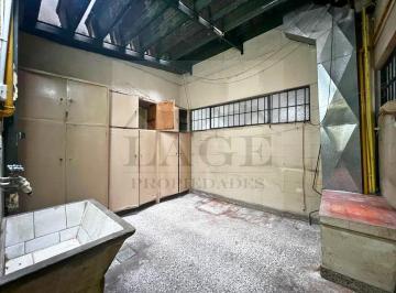 Departamento · 49m² · 3 Ambientes · Departamento 3 Amb Al Frente con Patio a Reciclar