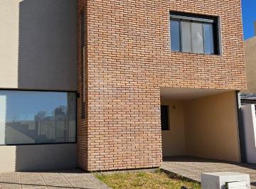 Casa de 5 ambientes, Córdoba · Venta de Duplex en San Ignacio Village