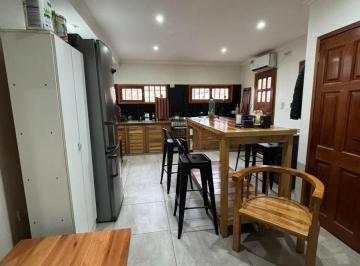 Casa · 98m² · 3 Ambientes · 1 Cochera · Casa en Los Hornos