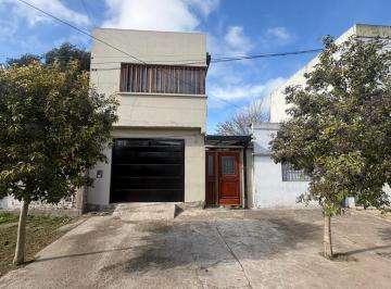 Casa · 98m² · 3 Ambientes · 1 Cochera · Casa en Los Hornos