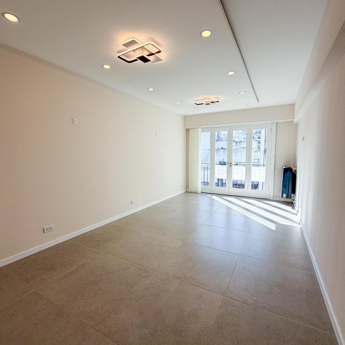 Departamento de 3 ambientes con dependencia de servicio, 78m² — Centro