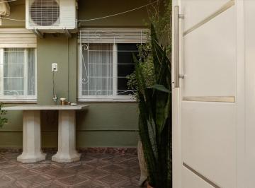 PH · 72m² · 3 Ambientes · PH en Banfield. Excelente Oportunidad!