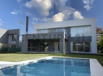 Casa · 370m² · 5 Ambientes · 4 Cocheras · Casa en Venta de Cuatro Dorm. en Fincas de Iraola II.