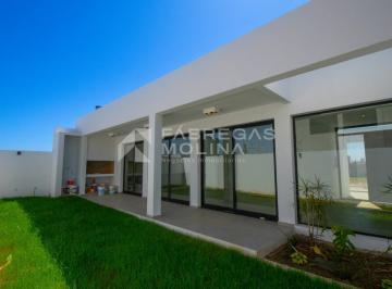 Casa · 260m² · 2 Ambientes · 2 Cocheras · ¡Venta! Exclusiva Casa en Rincones de Manantiales - Todo en Una Sola Planta!