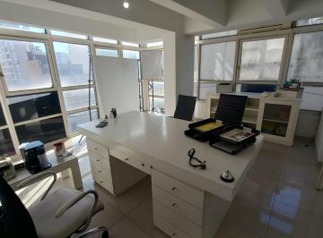 Oficina comercial · 136m² · Oficina en Alquiler - 2 Baños - Caballito