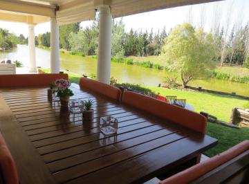 Casa · 260m² · 5 Ambientes · Alquiler Casa Barrio Barrancas del Lago Nordelta