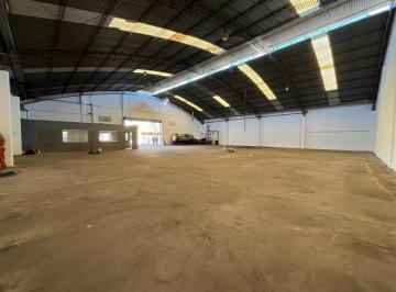 Bodega-Galpón · 771m² · 2 Ambientes · Alquiler - Galpón de 770 m Cuadrados con Oficina, Barrio Triangulo, Rosario.