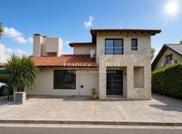 Casa · 148m² · 4 Ambientes · 2 Cocheras · Casa en Alquiler 4 Ambientes Country Las Lajas