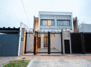 Casa · 70m² · 2 Dormitorios · 1 Cochera · Venta de Duplex de 2 Dorm.