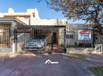 Casa · 83m² · 3 Ambientes · 1 Cochera · Casa 2 Dorm. en Plata Baja Como Nueva 70 Mil Dólares