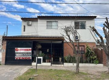 Casa de 6 ambientes, Hurlingham · Chalet 2 Plantas 6 Amb (Villa Tesei - Barrio Mitre) Cerca Av Pedro Diaz