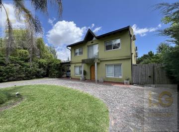 Casa · 190m² · 4 Ambientes · Casa en Venta en Village del Parque
