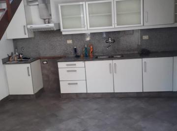 Casa · 50m² · 4 Ambientes · Vila 905 - 2 Dorm.