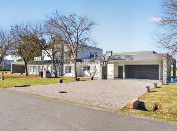 Casa · 550m² · 7 Ambientes · 4 Cocheras · Venta Casa 7 Ambientes con Vista Al Golf en El Nacional