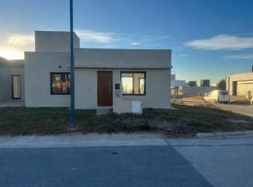 Casa · 70m² · 3 Ambientes · 1 Cochera · Vendo Casa Dúplex en Docta, 2 Dorm., Ideal Familia, Financiación